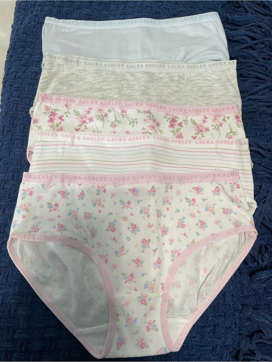 Laura Ashley Other - NWOT Laura Ashley Girls' Pink & White Floral Briefs - 5 Pack